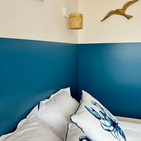 Evasion Marine A 2 Pas Du Port *