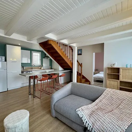 Evasion Marine A 2 Pas Du Port *