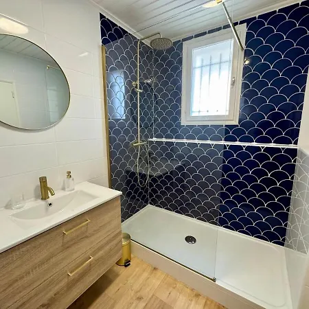 Evasion Marine A 2 Pas Du Port *