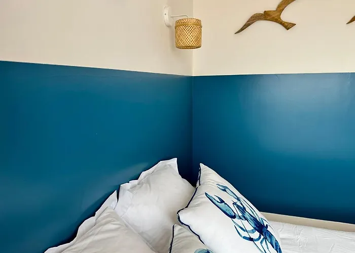 Evasion Marine A 2 Pas Du Port *