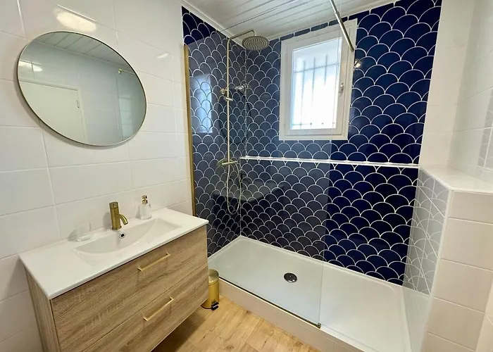 Evasion Marine A 2 Pas Du Port *